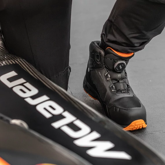 (360 fokos GIF - spec sheet missing) DEWALT TRACTION McLaren munkavédelmi cipő