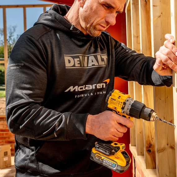 (színkód) DEWALT PERFORMANCE McLaren kapucnis pulóver